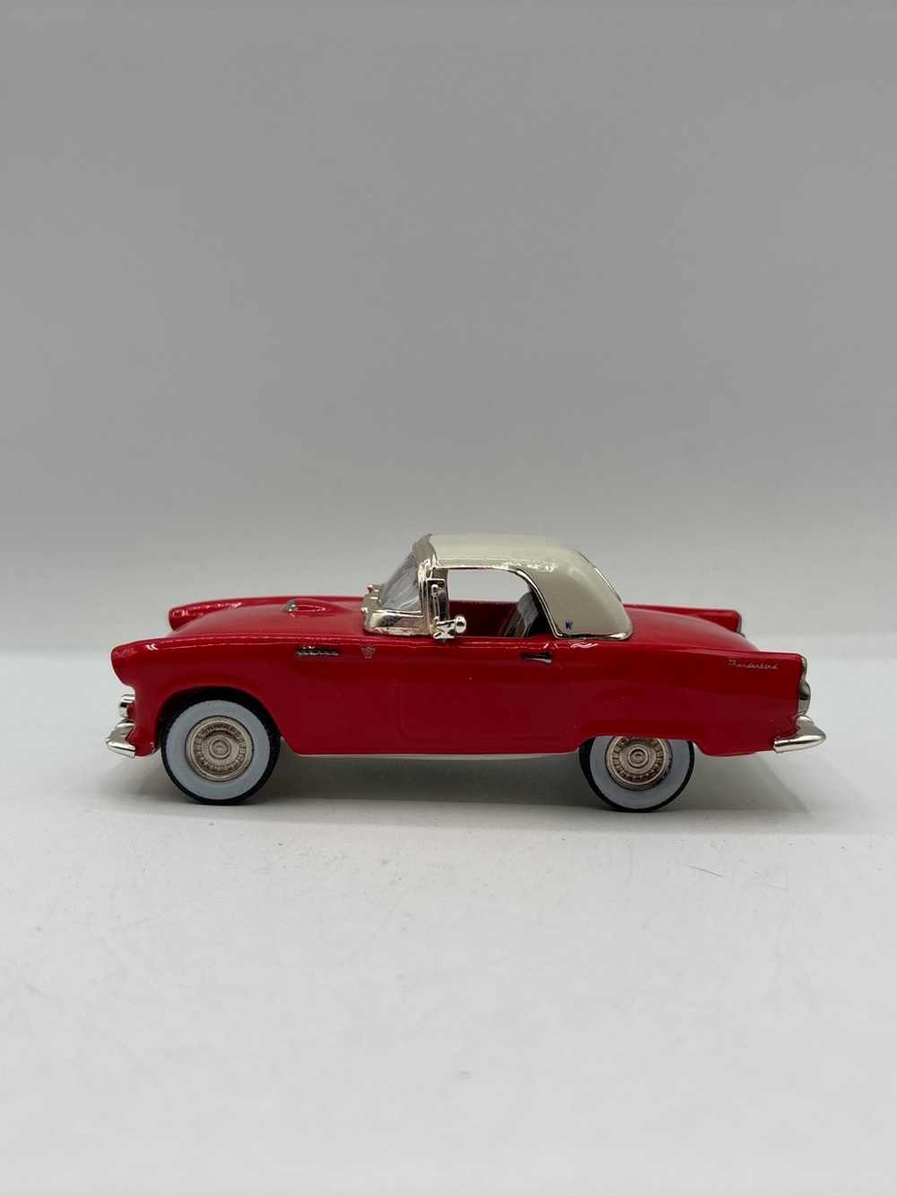 Dept 56 2003 Vintage Snow Village Classic Cars 1955 RedFord Thunderbird 56.55535